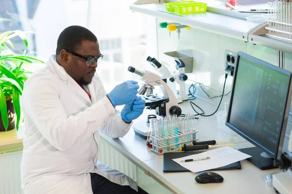 Technologies de laboratoire – Bomoyi Malamu